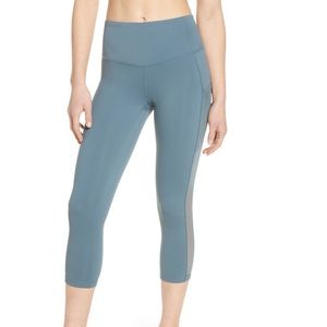 ⭐️ Zella, Nordstrom brand, side mesh pocket cropped leggings
